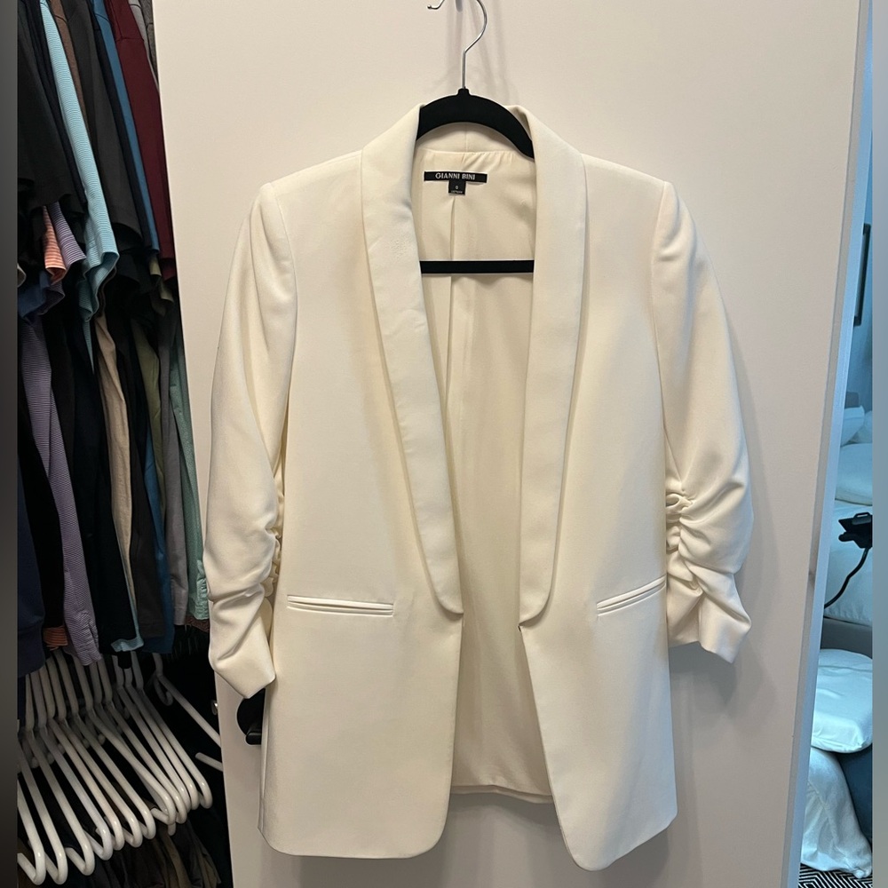 Gianni Bini white blazer